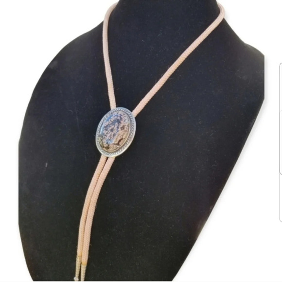 VINTAGE PINK & BLACK RHODENITE GEMSTONE COWGIRL BOLO TIE - Picture 2 of 5